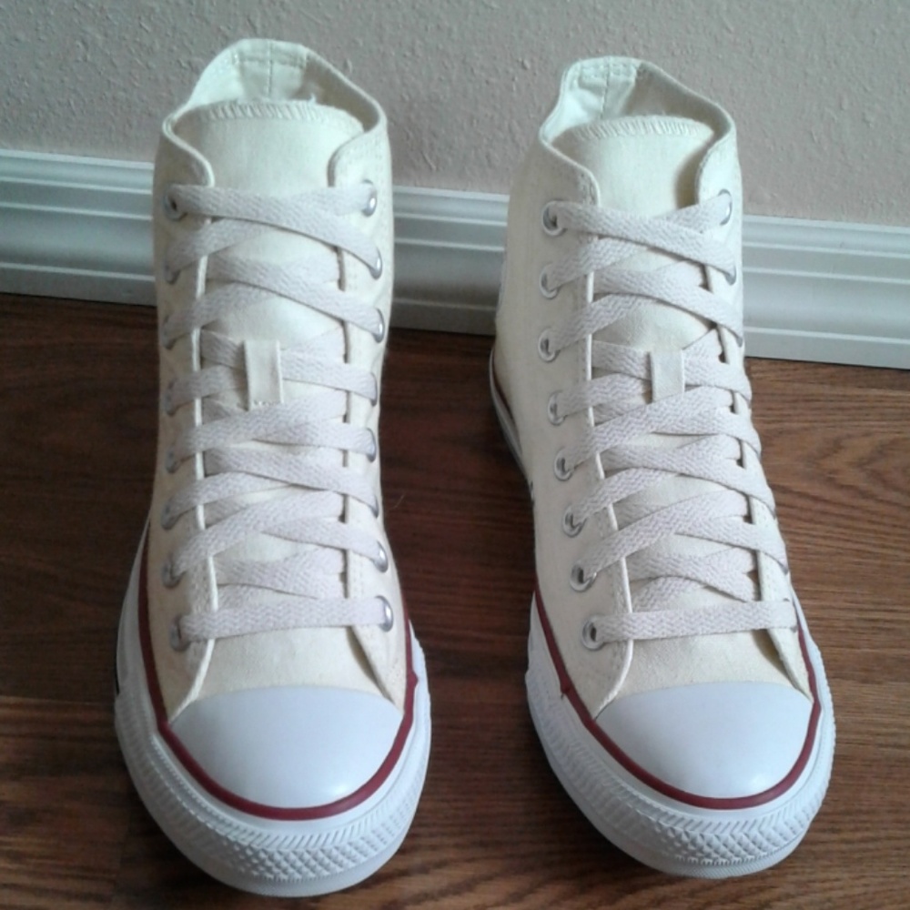 CONVERSE hi top new white size 6.5 men's wo`s 8.5
